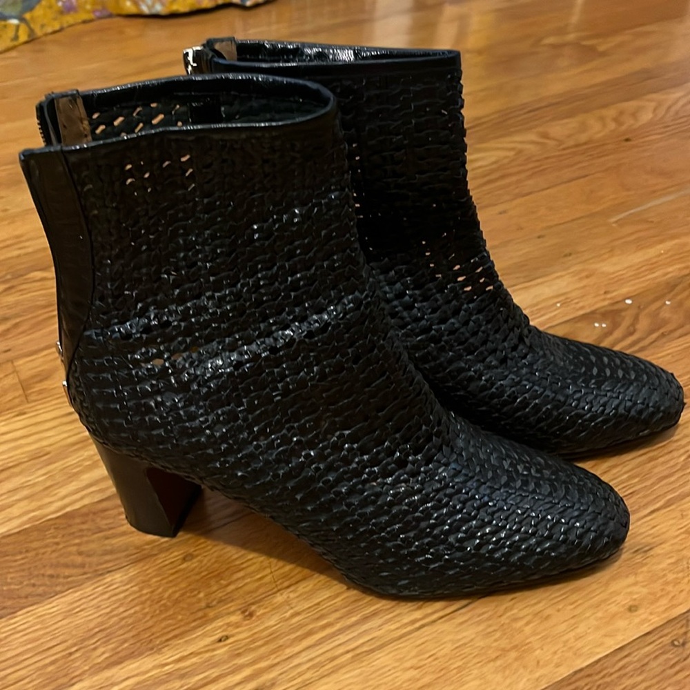 Carel Paris Heeled woven leather bootie